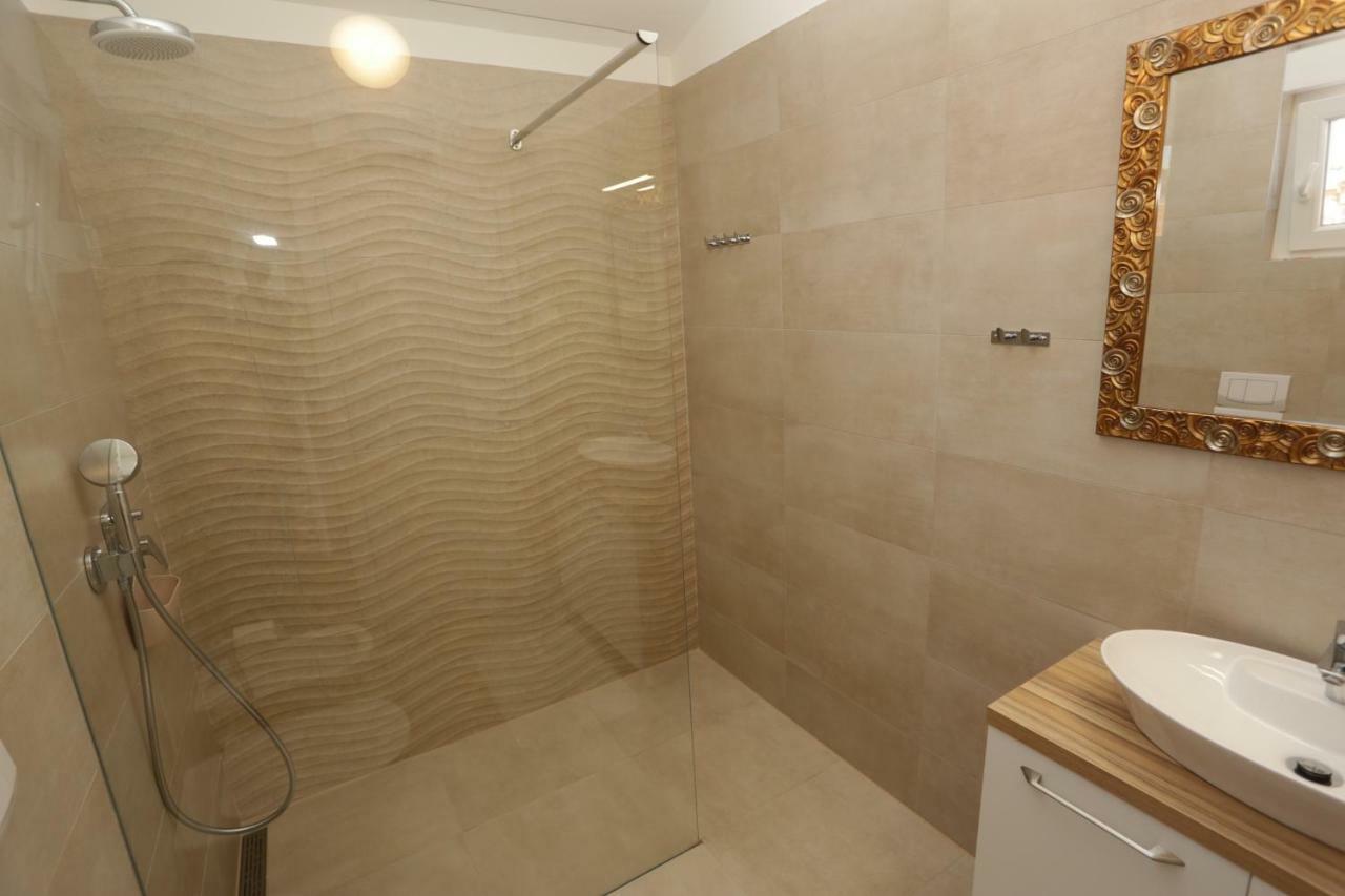 Luxury Villa Lidija Brzac Buitenkant foto